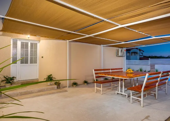 Ostone Βίλα Πούλα